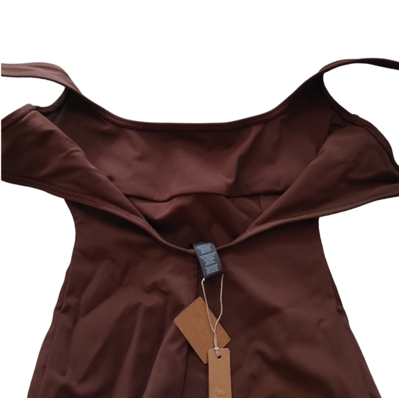 SKIMS Sculpting Swim Tank One Piece Bathingsuit - Small flaw - Picture 9 of 15